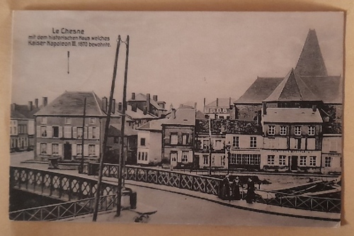   Ansichtskarte AK Le Chesne mit dem historischen Haus welches Kaiser Napoleon III. 1870 bewohnte (Feldpost mit Stempel Colmar P.K. (Els.) 1 etc.) 
