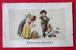   Ansichtskarte AK Fröhliche Ostern (Prägekarte 2 Mädchen und ein Junge mit zerbrochenen Eiern und fliehenden Küken) 