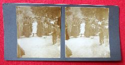   Original Stereoskopie-Fotografie (Stereobild. Stereophotographie). Gutacherinnen beim Kirchgang 1910 