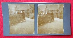   Original Stereoskopie-Fotografie (Stereobild. Stereophotographie). Kirchgang in Gutach 1910 