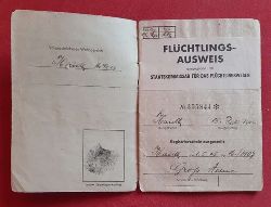 Gross, Anna  Flchtlingsausweis ausgegeben vom Staatskommissar fr das Flchtlingswesen fr Anna Gross, Ort: Haidt am 15. Juli 1946 (mit wenigen Eintragungen und Stempeln) 
