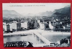   Ansichtskarte AK Dauphine-Grenoble. Vue Generale et le Cours St-Andre 