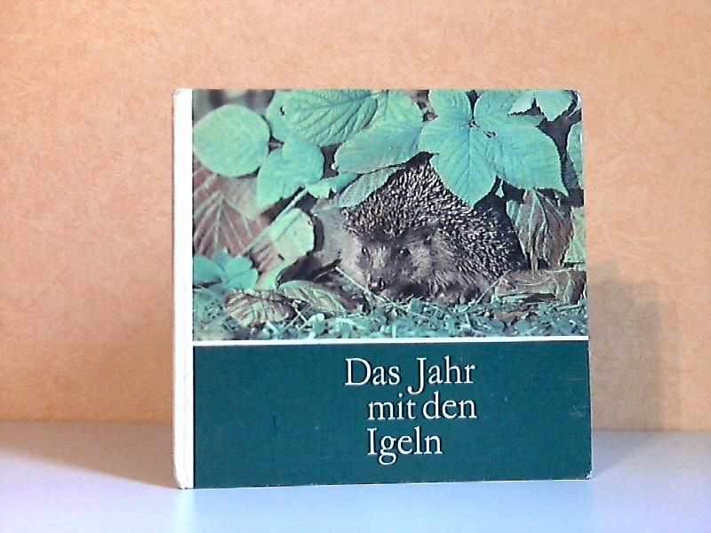 Stöcker, Friedrich W.;  Das Jahr mit den Igeln Mit der Kamera in der Natur beobachtet von Karl Quarch 