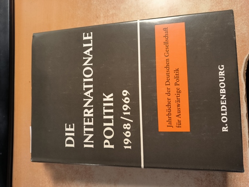 Dietrich Mende, Karl Kaiser, u.a.  Die Internationale Politik 1968-1969. Jahrbücher  des Forschungsinstituts der Deutschen Gesellschaft für Auswärtige Politik 