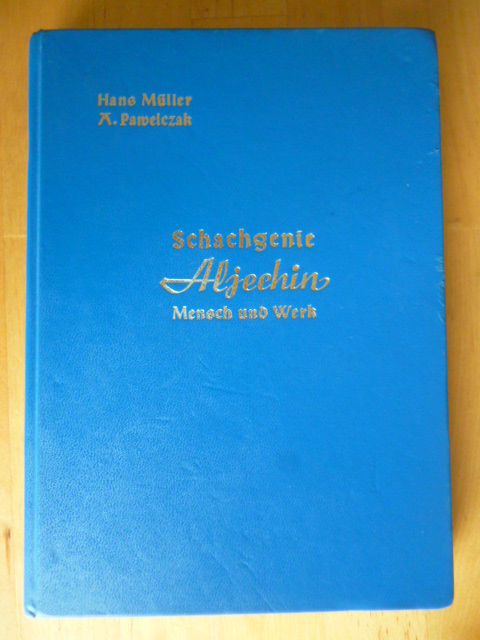 Müller, Hans und A. Pawelczak.  Schachgenie Aljechin. Mensch und Werk. Zugleich ein Lehrbuch des Mittelspiels mit 15 Kunstdrucktafeln. 