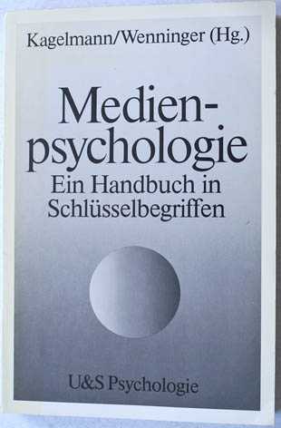Kagelmann, H. Jüregen und Gerd Wenninger.  Medienpsychologien. Ein Handbuch in Schlüsselbegriffen. 