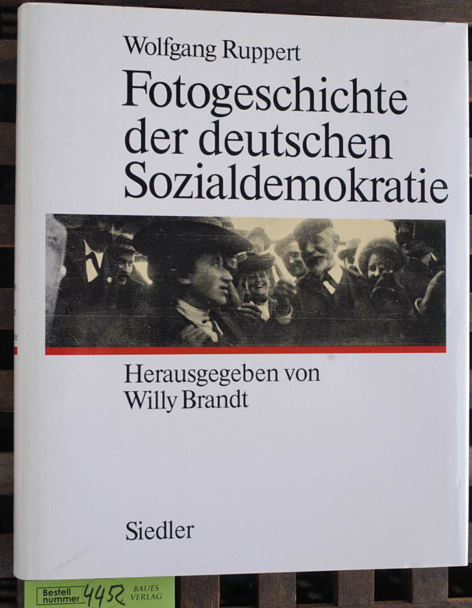 Ruppert, Wolfgang [Hrsg.].  Fotogeschichte der deutschen Sozialdemokratie Hrsg. von Willy Brandt 