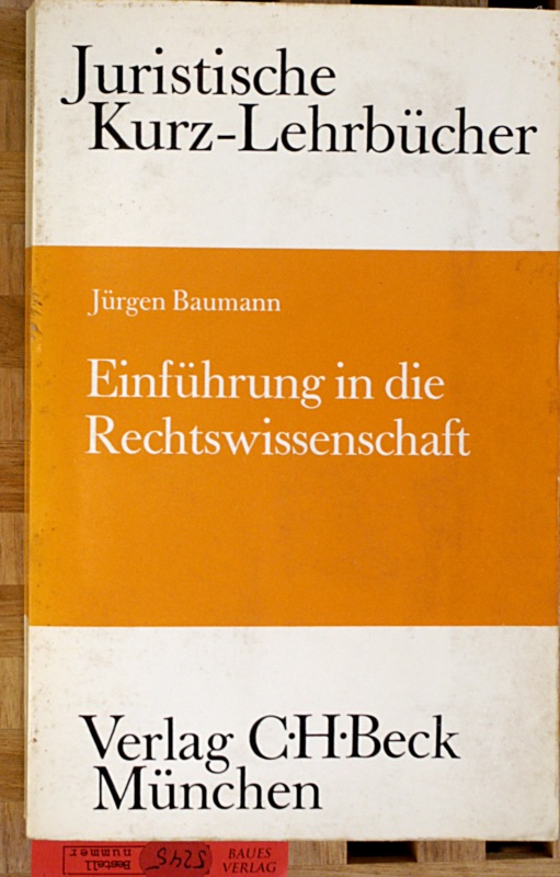 Baumann, Jürgen.  Einführung in die Rechtswissenschaft : Ein Studienbuch. Juristische Kurz-Lehrbücher. 