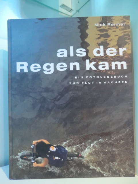 Reimer, Nick und Henrik Ahlers:  Als der Regen kam. Ein Fotolesebuch zur Flut in Sachsen 