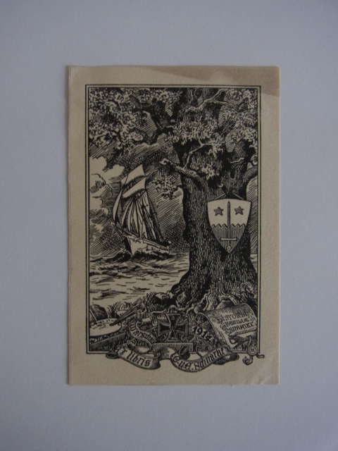 Unbekannter Künstler, monogrammiert mit HF:  Exlibris für G. und E. Schnarke, Warschau. Motiv: Baum mit Wappen vor Segelschiff 