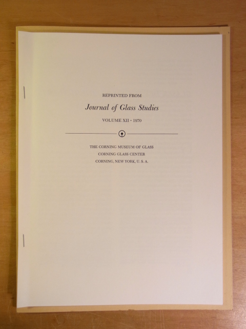 Ohm, Annaliese:  Gläser des 17. und 18. Jahrhunderts mit Ordensketten. Sonderdruck aus "Journal of Glass Studies", Volume XII, 1970 