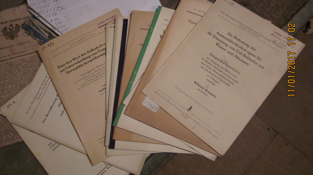 Konvolut chemische Biologie des menschlichen Körpers  11 Dissertationen teils pharmakologische  zwischen 1930 und 1938 