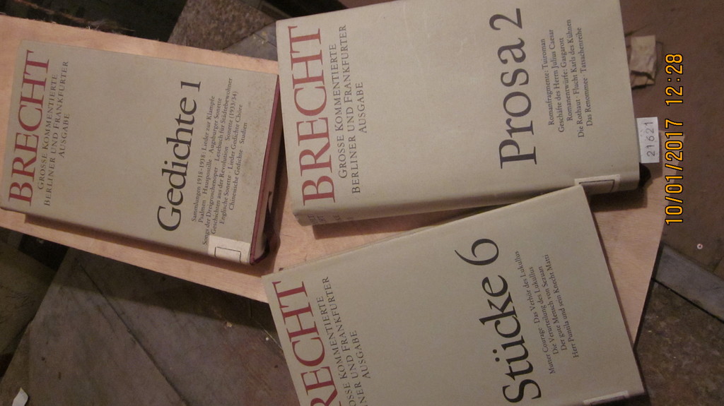 Bertolt Brecht  Werke  Grosse kommentierte Berliner und Frankfurter Ausgabe  2 Bände: Bd. 17 Prosa 2 Romanfragmente und Entwürfe ;  Bd. 6 Stücke 6 