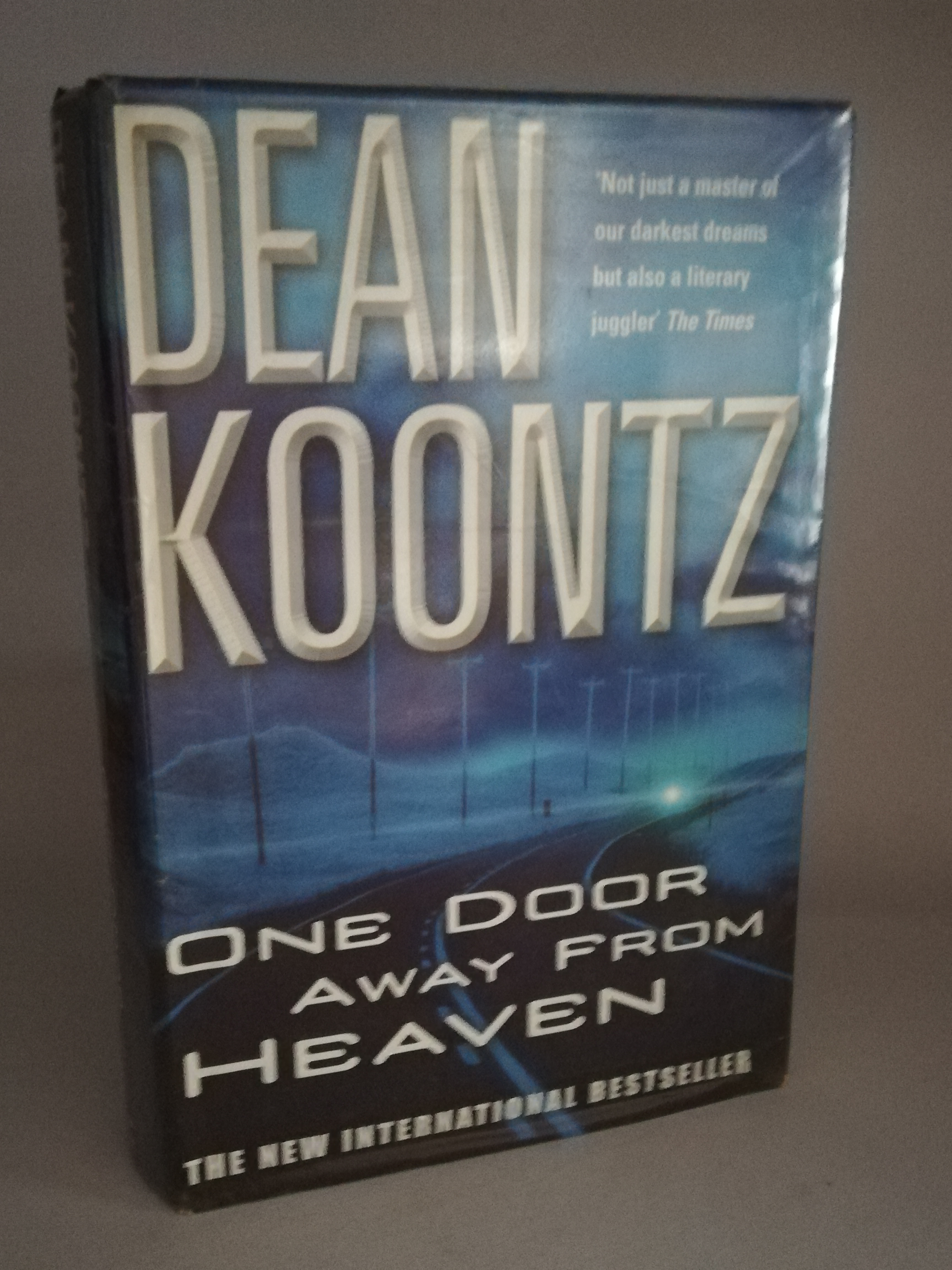 Dean Koontz  ONE DOOR AWAY FROM HEAVEN 