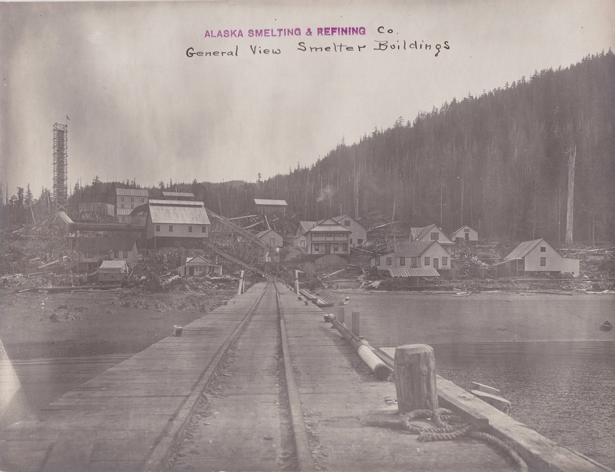   Thirteen original photographs from former copper town Hadley (Alaska) around 1910-1920. Photographs showing the old copper smelter town from different perspectives. 