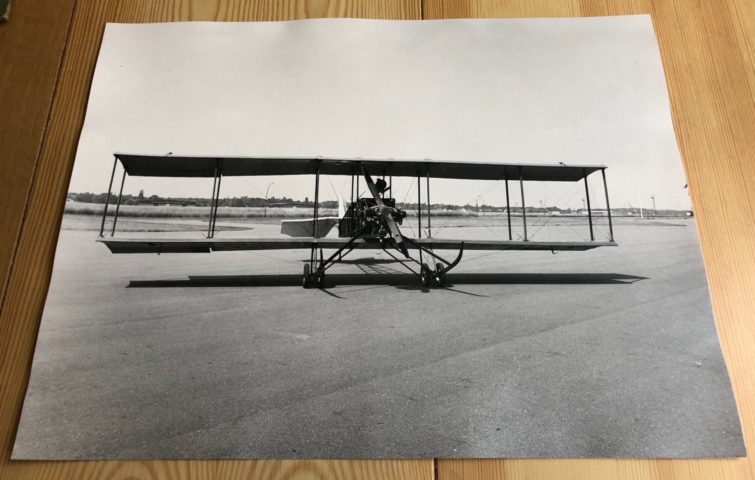 ESCH, Winfried (Fotograf):  3 großformatige Original-Photographien eines historischen Flugzeugs oder Flugzeugnachbaus. (Historische Photographien eines Doppeldecker-Flugzeugs aus den Anfängen der Fluggeschichte). 