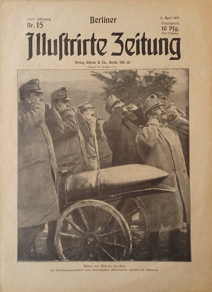 Verlag Ullstein & Co. (Herausgeber):  Berliner Illustrirte Zeitung. Nummer 15, 11. April 1915. Wenn die Mörser sprechen. Die Bedienungsmannschaft einer österreichischen Motorbatterie während des Abfeuerns. 