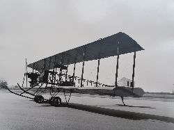 ESCH, Winfried (Fotograf):  3 groformatige Original-Photographien eines historischen Flugzeugs oder Flugzeugnachbaus. (Historische Photographien eines Doppeldecker-Flugzeugs aus den Anfngen der Fluggeschichte). 